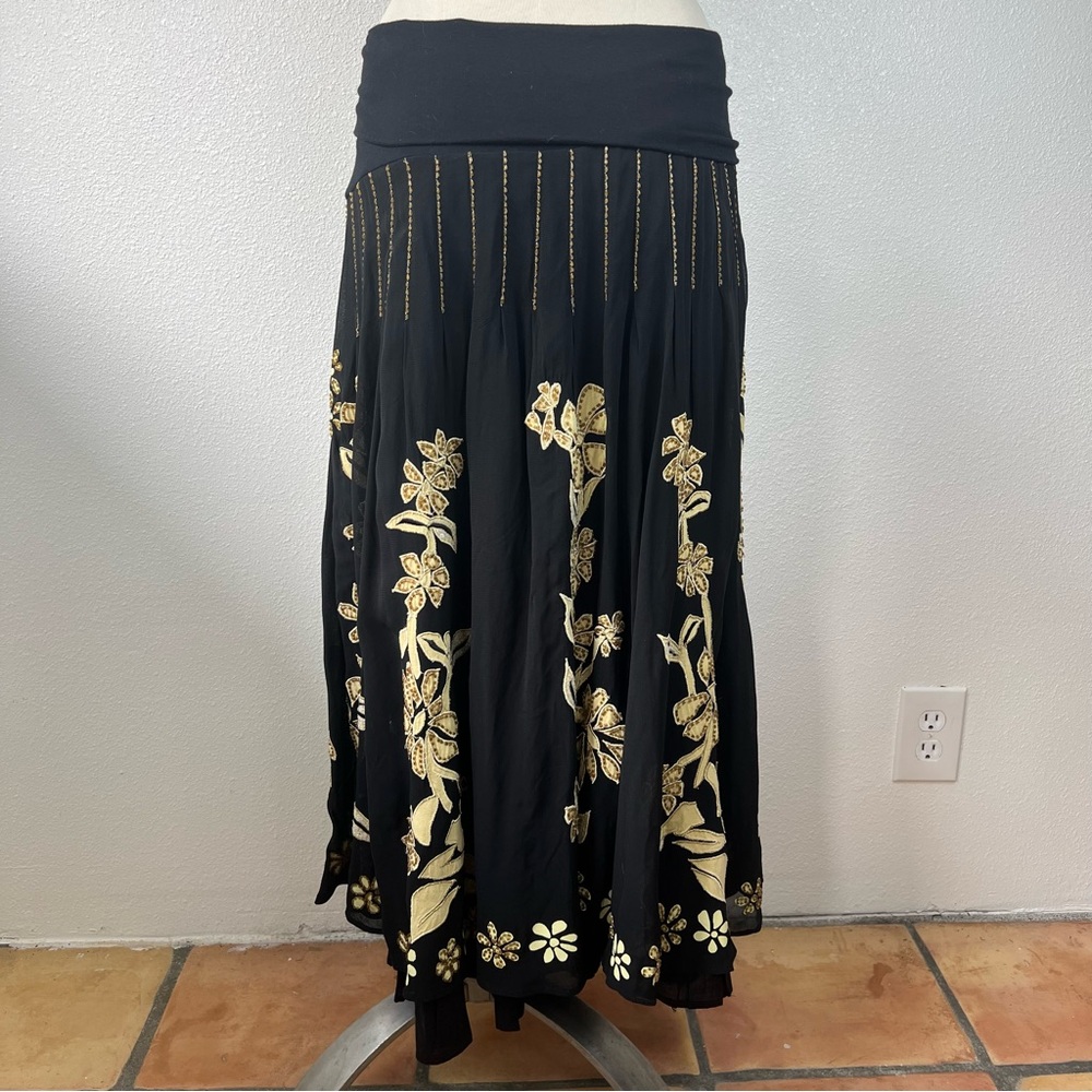 Elegant Black And Gold Floral Skirt View 5